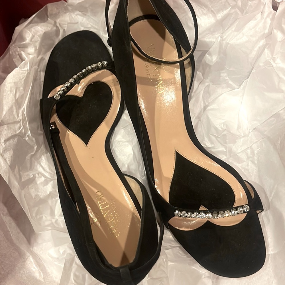 Stunning Valentino Heels! Size 38 brand new!